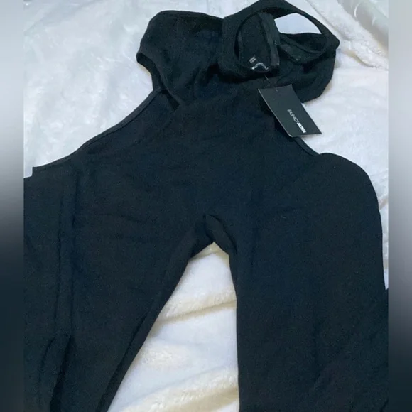 Elegant Black Cutout Jumpsuit Nova - Picture 4 of 5